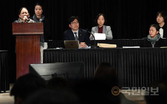 베트남 전쟁 당시 퐁니마을 학살사건 생존자 응우옌 티탄씨가 지난 2018년 4월 서울 마포구 문화비축기지에서 열린 ‘베트남전쟁 시기 한국군에 의한 민간인 학살 진상규명을 위한 시민평화법정’에서 최종진술을 하고 있는 모습. 국민일보DB