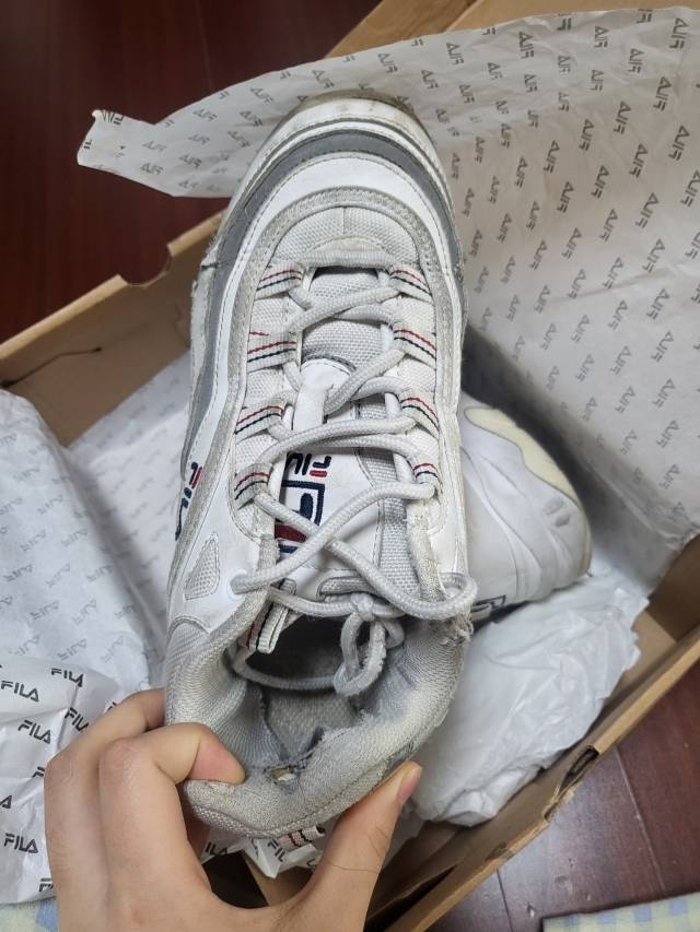 최모씨가 지난달 31일 배송받은 신발 사진. 최씨 제공