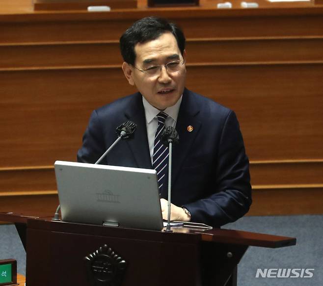 [서울=뉴시스] 전진환 기자 = 이창양 산업통상자원부장관이 7일 오후 서울 여의도 국회에서 열린 제403회국회(임시회) 제3차 본회의에서 의원 질문에 답하고 있다.  2023.02.07. amin2@newsis.com