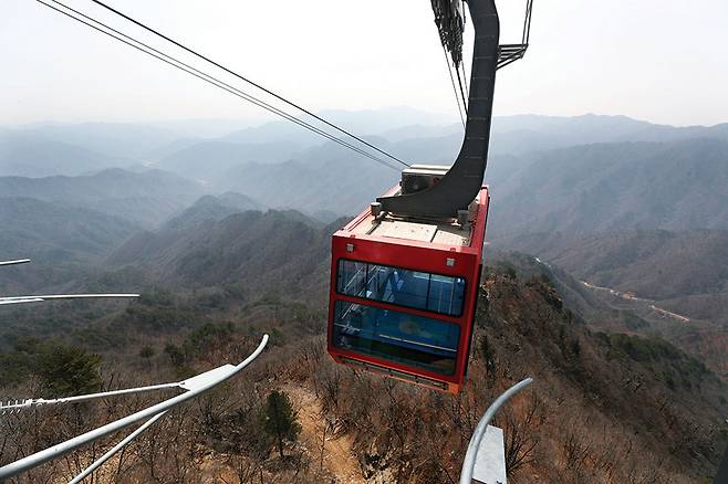 남한 내 최북단에 건설된 백암산 케이블카.