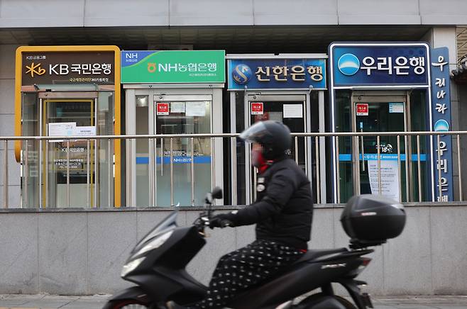 고금리 덕에… 은행들 ‘최대 실적’ 뚫다