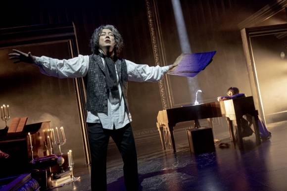 청력을 잃은 베토벤이 느꼈을 고뇌와 음악적 고민, 삶의 의지를 세밀하게 담은 뮤지컬 ‘루드윅’. 베토벤을 연기하는 가수 테이는 “늘 연습을 허투루 할 수 없는 무대가 있어 즐겁다”며 배우에 대한 애정을 드러냈다. 과수원뮤지컬컴퍼니 제공