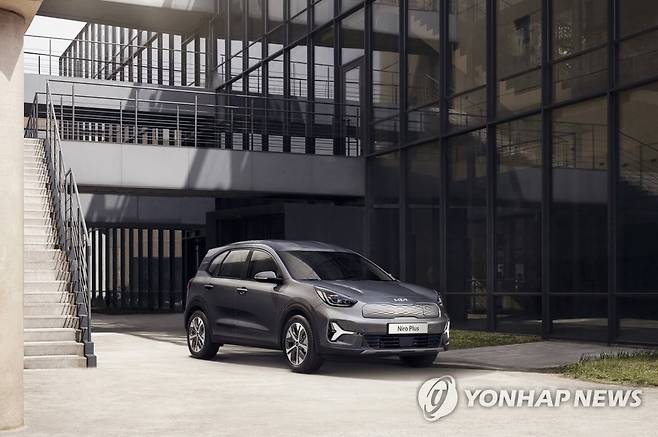 기아, 'The 2024 니로 플러스' 출시 (서울=연합뉴스) 기아가 8일 첫 번째 목적 기반 모빌리티(PBV) '니로 플러스'의 연식변경 모델 'The 2024 니로 플러스'를 출시했다고 밝혔다. 사진은 The 2024 니로 플러스. 2023.2.8 [현대차·기아 제공. 재판매 및 DB 금지] photo@yna.co.kr