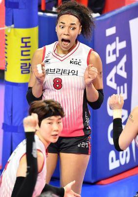 환호하는 KGC인삼공사 엘리자벳 [한국배구연맹 제공. 재배포 및 DB 금지]