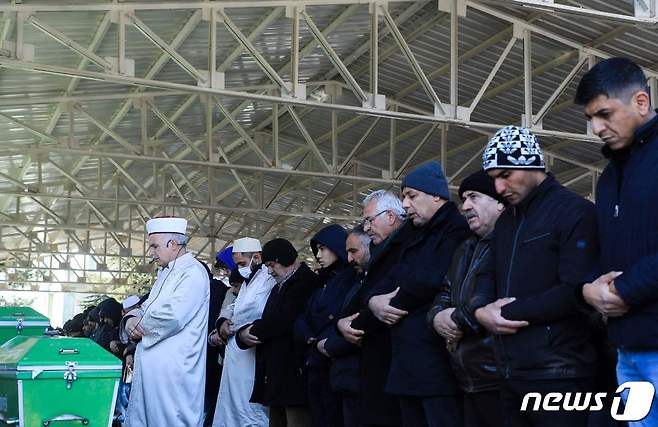 튀르키예 남부 가지안테프에서 8일(현지시간) 지진 희생자들의 합동 장례식이 치러지고 있다. 23.02.08 ⓒ AFP=뉴스1 ⓒ News1 김예슬 기자