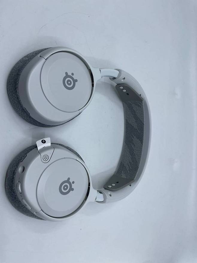 이어컵도 각도 조절이 된다