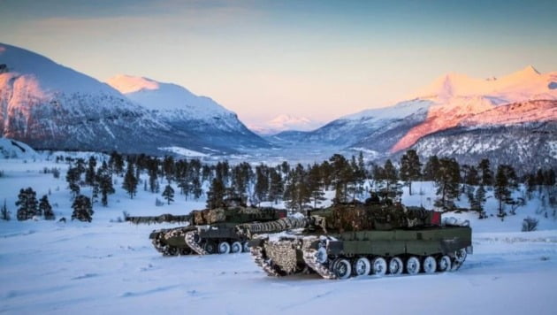 북극권인 노르웨이 세테르모엔 사격 훈련장에서 훈련 중인 레오파르트2 탱크. /노르웨이군 사진 캡처