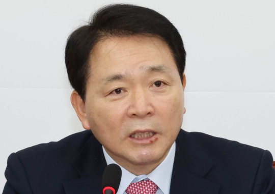 Sung Il-jong, chairman of the People Power Party policy committee speaks at a meeting to discuss the party’s strategy on the floor at the National Assembly on February 3. Yonhap News