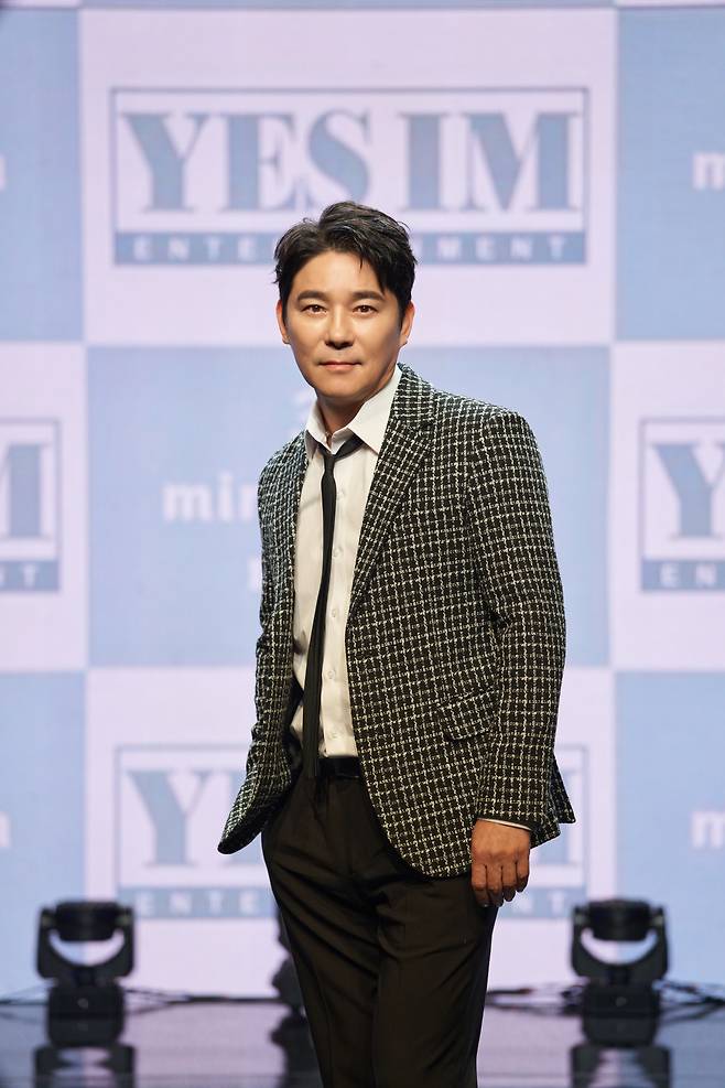 Im Chang-jung poses for a photo during the media showcase for his 3rd mini album "I'm a fool" held at Ilji Art Hall in Seoul on Wed. (YES IM Entertainment)