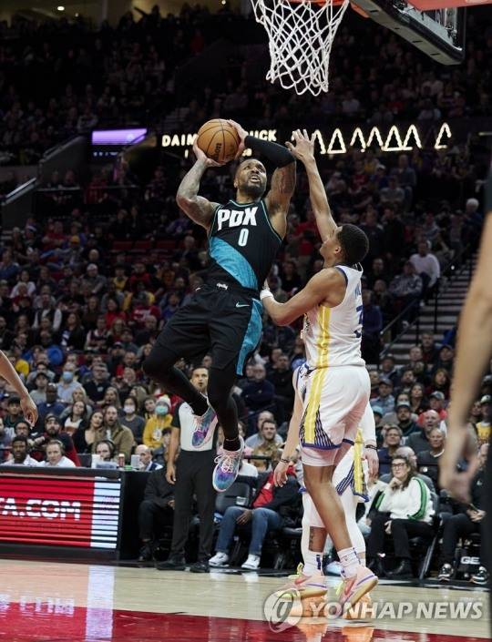 데이미언 릴러드의 슛
[AP=연합뉴스]