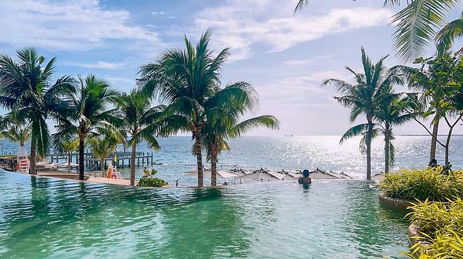 필리핀 계단식 논에서 영감을 얻은 수영장