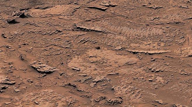 고대 호수의 물결이 바닥의 퇴적물을 자극해 만들어낸 물결 모양 암석층  [NASA/JPL-Caltech/MSSS 제공/ 재판매 및 DB 금지] photo@yna.co.kr