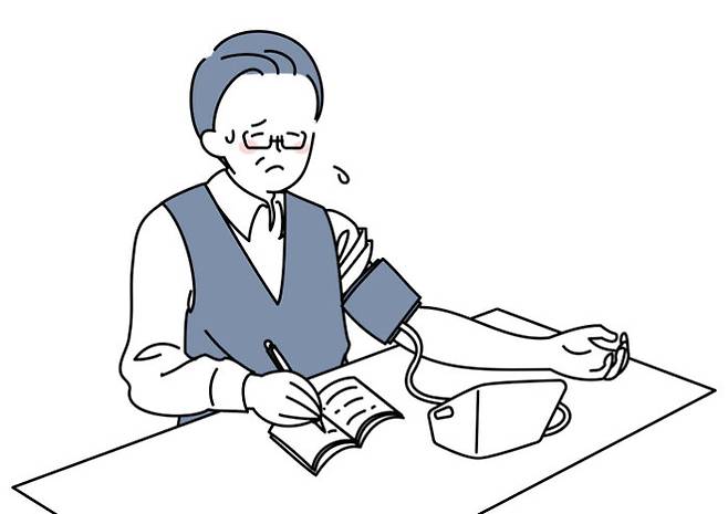 고혈압을 다스리려면 집에서도 정기적으로 혈압을 측정하는게 중요하다. [사진=게티이미지뱅크]