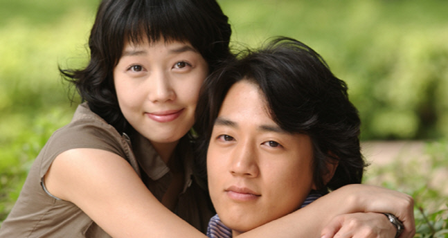 MBC‘옥탑방고양이’(2003)의 주인공 정다빈(왼쪽)과 김래원. 출처 | MBC