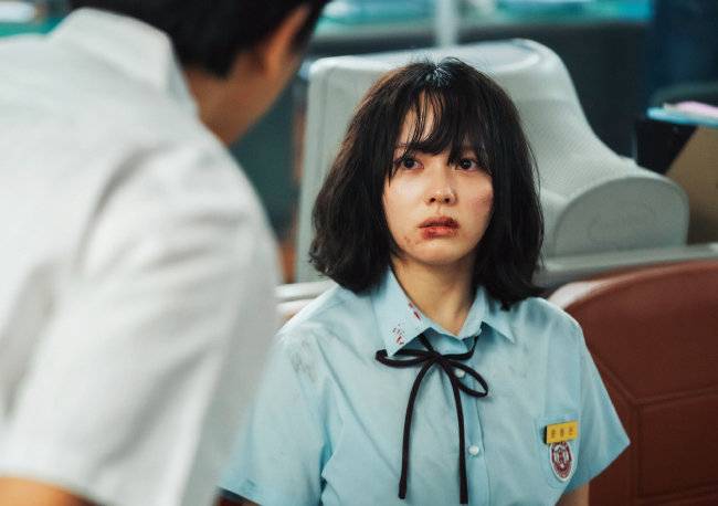 어린 동은을 연기한 배우 정지소.