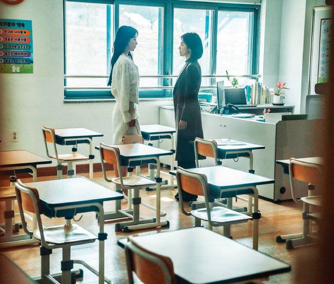 연진의 딸 학교 담임이 되어 돌아온 동은.