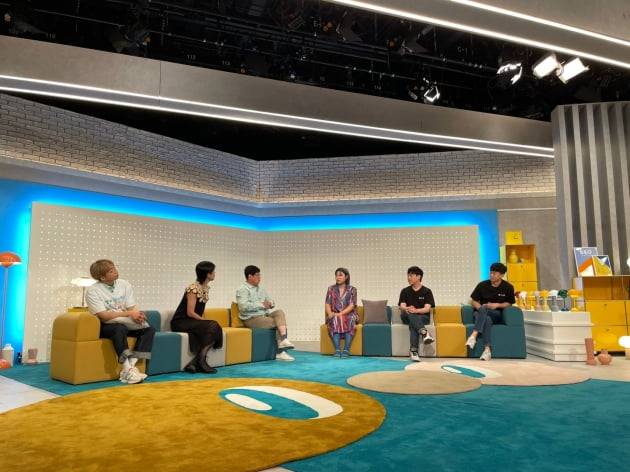 멤버들은 지난해엔 KBS2 예능 프로그램 '요즘 것들이 수상해'에 출연하기도 했다.