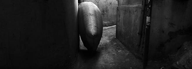 mute-027-옥수동, 1999, gelatin-silver print ⓒ김재경, 서울대학교미술관 제공