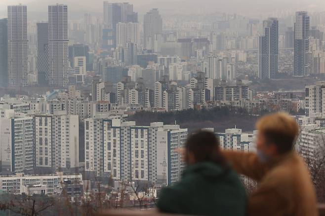 서울 남산에서 바라본 시내 아파트 단지 모습. 연합뉴스