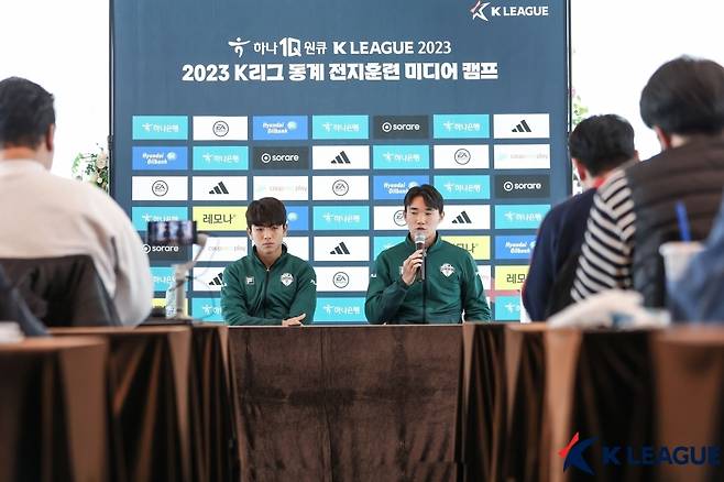 인터뷰하는 김대원(왼쪽)과 양현준 [한국프로축구연맹 제공. 재판매 및 DB 금지]
