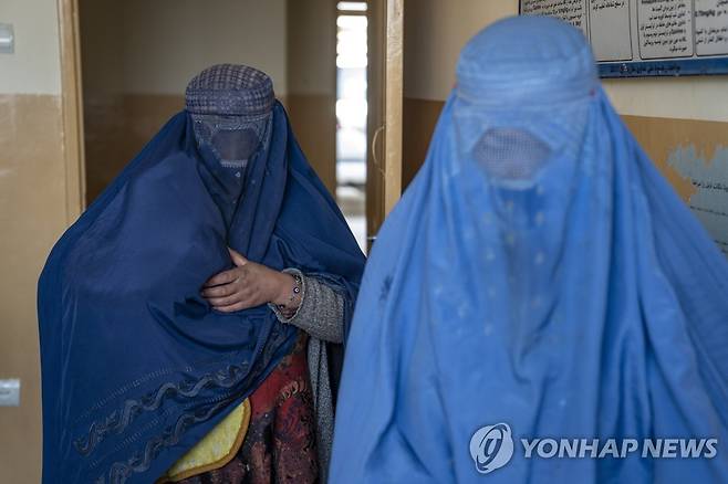 탈레반 정권에서 사는 아프가니스탄 여성들의 모습 [AP 연합뉴스 자료사진. 재판매 및 DB 금지]