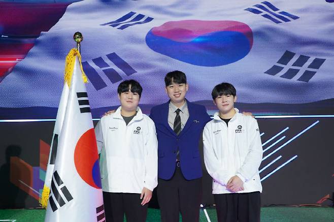 (왼쪽부터) 박지민 선수, 신보석 감독, 박기영 선수