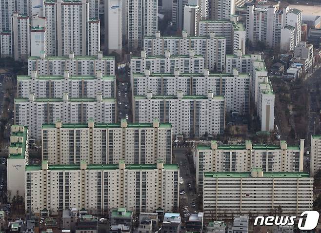 사진은 9일 서울 송파구에 위치한 준공 30년이 넘은 아파트 단지의 모습. 2023.2.9/뉴스1 ⓒ News1 신웅수 기자