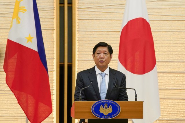 일본을 방문한 페르디난드 마르코스 주니어 필리핀 대통령이 지난 9일 도쿄 총리 관저에서 기시다 후미오 총리와 정상회담을 가진 후 공동 기자회견을 가지고 발언하고 있다. 2023.02.13. 도쿄=AP/뉴시스
