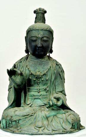 고려시대 말기인 14세기 초 충청도 서산 부석사에서 만들어진 금동관음보살좌상. 2012년 일본 쓰시마섬(대마도) 간논사(관음사)에서 도난범들이 훔쳐 국내로 돌아온 이래 10년 넘게 반환 논란에 휩싸인 채 대전 국립문화재연구원에 보관되어 있다. 정은우 부산박물관장 제공