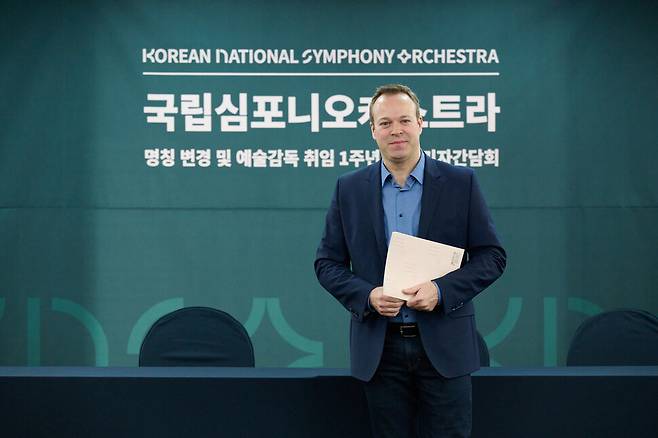 다비트 라일란트 국립심포니오케스트라 예술감독이 13일 간담회에서 ‘한국의 음악적 초상’을 담은 음반을 내겠다고 밝혔다. 국립심포니 제공