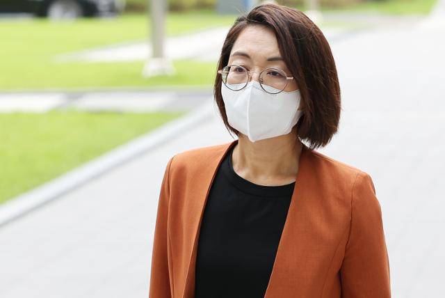 뇌물수수와 직권남용권리행사방해 혐의로 기소된 은수미 전 성남시장이 지난해 7월 22일 오전 경기 수원시 영통구 수원지방법원에서 열린 결심 공판에 출석하고 있다. 연합뉴스