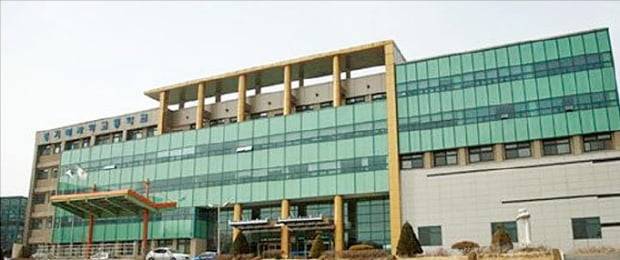 경기과학고가 영재학교로 전환되면서 경기도 내 유일한 과학고로 남은 경기북과학고(옛 의정부과학고) 전경. 이 학교의 2023학년도 입학 경쟁률은 8 대 1로 전국 최고를 기록했다.  경기북과학고 홈페이지 캡처