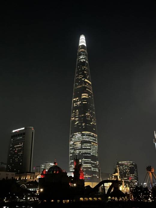 서울 송파구 잠실역과 연결된 롯데월드타워 /사진=뉴스1