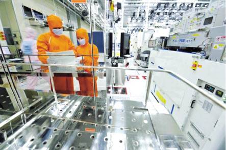 SK하이닉스 청주 반도체 생산라인. [SK하이닉스 제공]