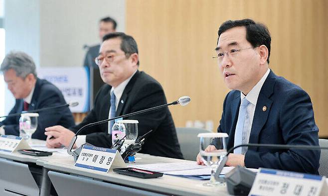 이창양 산업통상자원부 장관이 13일 오후 서울 삼성동 무역협회에서 열린 2023년 제1차 통상산업포럼을 주재하고 있다. 산업통상자원부 제공