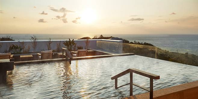 시라하마 해변 근처에 위치한 ‘인피니토 호텔 앤 스파’ / 사진=부킹닷컴