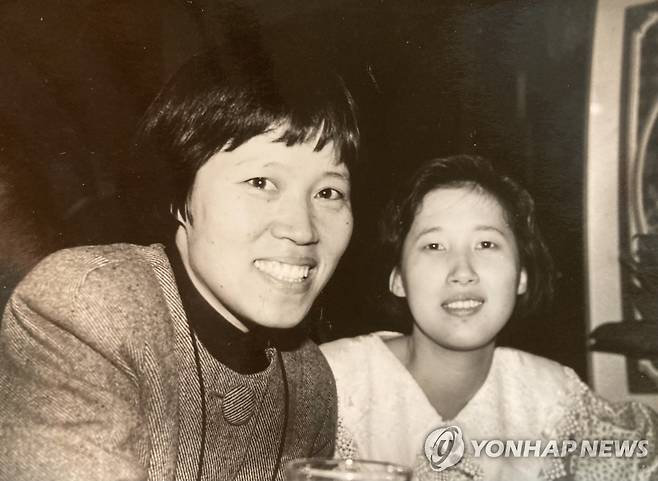 1990년 고정희 시인과 나희덕(오른쪽) [본인 제공]