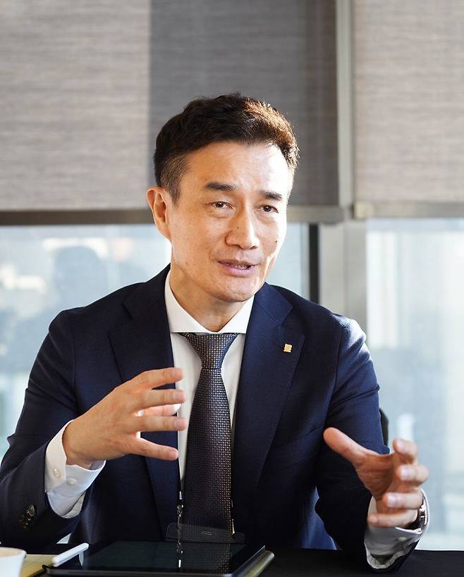 심용주 FM글로벌 한국지점 대표가 14일 서울 중구 포시즌스호텔서울에서 조선비즈와 인터뷰하고 있다. FM Global에 2004년 입사한 심 대표는 2011년까지 한국과 싱가포르 사무소에서 필드 엔지니어(Field Engineer)를 거쳐 2012년 싱가포르 FM글로벌 아시아 본사에서 필드 엔지니어, 2013년 필드 엔지니어링 분야 Assistant Vice President이자 그룹 매니저, 선임 어카운트 엔지니어 등을 맡았다. /FM글로벌 제공