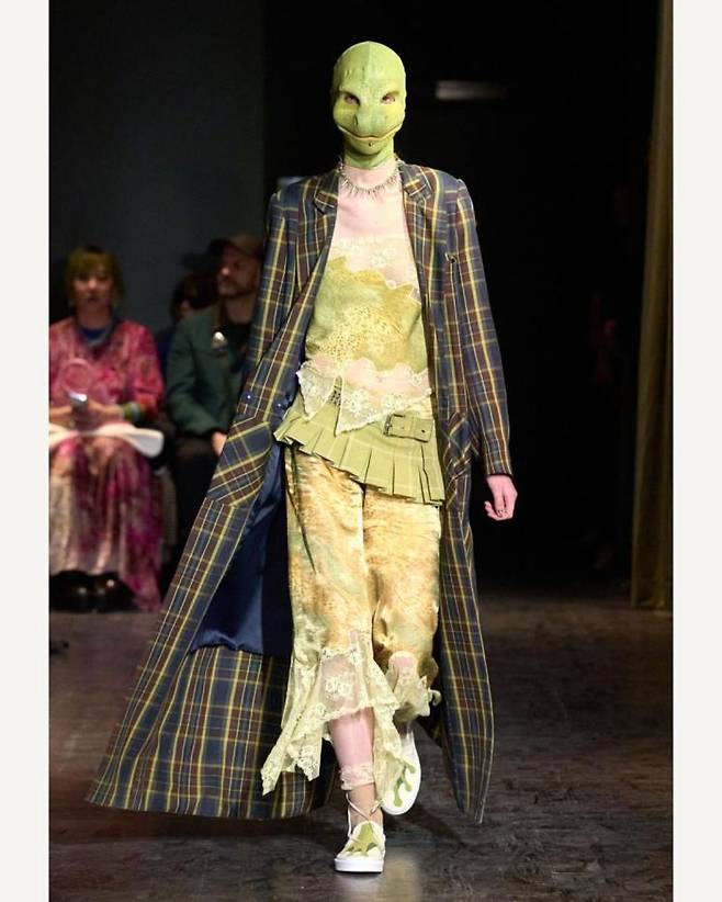 콜리나 스트라다 2023 F/W 컬렉션