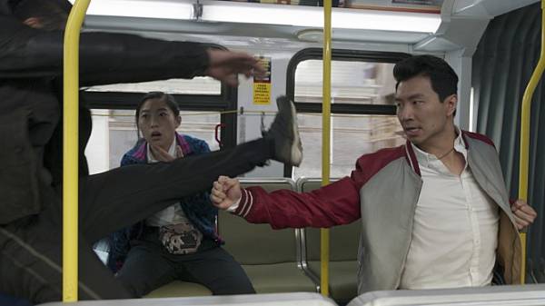 '샹치와 텐 링즈의 전설' 스틸. (사진=월트디즈니컴퍼니 코리아 제공)