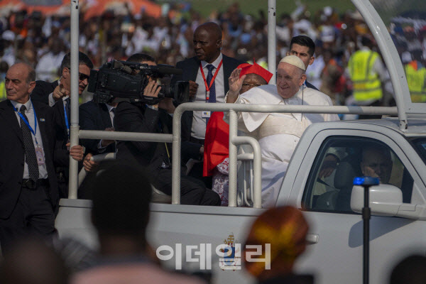 1일 콩고민주공화국 수도 킨샤샤를 방문한 프란치스코 교황(제공=뉴시스)
