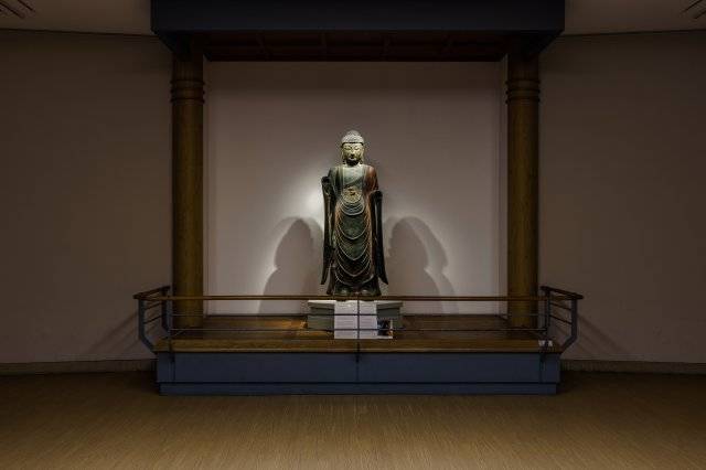 개편 전 국립경주박물관 불교미술실에 전시돼 있던 국보 ‘경주 백률사 금동약사여래입상’의 모습. 국립경주박물관 제공