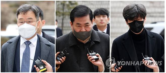 공판 출석하는 김만배-유동규-남욱 (서울=연합뉴스) 박동주 기자 = 화천대유자산관리 대주주 김만배 씨(왼쪽부터), 유동규 전 성남도시개발공사 기획본부장, 남욱 변호사가 10일 오전 서초구 서울중앙지방법원에서 열린 대장동 개발 사업 로비·특혜 의혹 관련 공판에 출석하고 있다. 2023.2.10 pdj6635@yna.co.kr