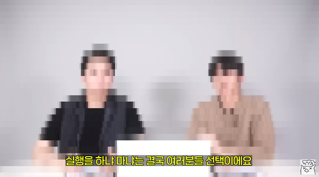 유튜브 채널 ‘신사임당’을 운영했던 주언규씨(왼쪽)의 유튜브 방송에 ‘우주고양이 김춘삼’ 채널 운영자가 나와 영상 제작 방법을 소개하는 모습. 유튜브 채널 ‘리뷰엉이’ 캡쳐