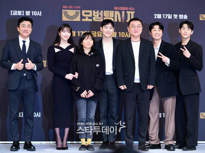 ‘모범택시2’ 제작발표회에 참석한 장혁진, 표예진, 이단 감독, 이제훈, 김의성, 배유람, 신재하(왼쪽부터). 사진| 강영국 기자