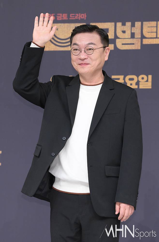 On the afternoon of the 17th, SBS new drama Taxi Driver production presentation was held at SBS Hall in Mok-dong, Yangcheon-gu, Seoul.The day was attended by director Ethan and directors Lee Je-hoon, Kim Ui-seong, Pyo Ye-jin, Jang Hyuk-jin , Bae Yu-ram and Shin Jae-ha; the proceedings were handled by broadcaster Park Kyung-rim.Following Park Joon-woo, who was in charge of directing Season 1, director Ethan, who continues the new season 2, announced various buccaneers of the cast.It was burdensome because Season 1 was a very good work, but I thought it would be an honor to join Season 2 as a viewer who enjoyed it, he said adding, This season, Kim do-gi and other members of The Rainbows fortune family will show various Buccaneers.According to the highlights of Taxi Driver released on the 17th, the range of activities of The Rainbow Transport extends to Vietnam.Ethan also revealed an episode that had an unexpected difficulty with a decision at the time of shooting in Vietnam.He said, There was a tree growing in the nostrils of the nostrils on the filming site, and I cut the grass in the nostrils because I wanted to put the picture nicely. But after cutting it, it was raining a lot and the infectious disease turned around and the local staff seemed to touch the nose of the dragon. He said.Taxi Driver Season 1 episode is composed of realistic stories such as bullying in school and voice phishing.I thought there would be a lot of excitement if it consisted of stories that would happen around me, said Lee. This season brought topics such as real estate fraud and old man fraud.The age limit has also been adjusted so that 15-year-old viewers can watch it. Lee Je-hoon showed a dramatic tone and indirectly hinted at a bouquet concept when asked if he could show a taste of the bouquets that predicted various appearances.In particular, Lee Je-hoon said, I prepared hard when I heard the bishop saying that I needed a taking off scene as soon as I got the script, Lee Je-hoon said. I thought it was Taking Off scene, but now its gone.Pyo Ye-jin, who once again joined Ango Eun in Taxi Driver 2, has once again breathed Shin Jae-ha in SBS Drama VIP.When asked if there was a change in the team atmosphere due to Shin Jae-has input, he said, Shin Jae-ha joined the team and there was a strong Feelings that one more person came to the hand. I was the youngest, There was no Feelings that the new youngest came. In Season 1, Ko Eun was the main stage of the call van due to the nature of the hacker who was the role.I have a lot of scenes outside the call van in Season 2, he said. I thought I should play hard in the field based on kim do-gi.Kim Ui-Seong, who plays the role of Jang Seong-choel, who has become a character who seems to betray from a certain moment.There was an article on the bulletin board saying that XX (Jang Seong-choel) betrayed me someday, and that it was a reversal that I did not betray, he said. I have been constantly saying that it does not change from the beginning, but most of them did not believe it.I solved the problem.Jang Hyuk-jin, who played the role of licorice in the Rainbow Transportation Team as a chief duoJang Hyuk-jin, who said, Ive done more this season, and Bae Yu-ram, who said, After kim do-gi, I fit a lot. Ive helped coach Ethan a lot by hanging on and getting beaten a lot, made us look forward to chemistry this season as well.Shin Jae-ha, who joined the Taxi Driver 2 as The Rainbow Transport Knight On Ha Jun, said he was a season 1 audience.Less than a year after he was discharged from the military, he said, I had so much fun watching season 1 in the military, so I had a lot of expectations and pressure, adding, But as soon as I went to the scene, my seniors took good care of me and treated me like I was a member of the family, so there was no pressure.Shin Jae-ha, who named a big dog-like image as the charm of On Ha-jun, said, Its a cute character, but its a lot of accidents.In addition, Kim Ui-Seong said, Its a cute character, but there is a huge secret hidden in comparison with us.Taxi Driver is a private revenge act in which the Taxi company The Rainbow Transportation and Taxi Knight kim do-gi, which are hidden in the veil, complete revenge on behalf of the unjust victim.On the other hand, SBS Gilt Drama Taxi Driver, which started operating again with Shin Jae-ha, will be broadcasted at 10 pm on the 17th.