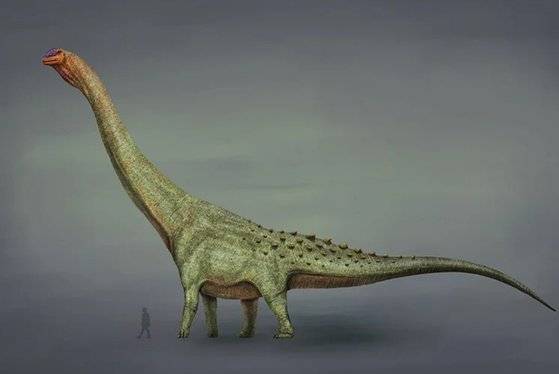 파타고티탄의 크기를 사람과 비교한 이미지. 사진 위키미디아