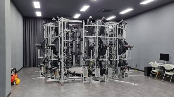 메이브를 만든 버추얼 아바타 제작 과정. 바디스캐닝으로 만든 하이퍼리얼 3D 모델에 모션캡처 방식으로 움직임을 입힌다. [사진 메타버스엔터테인먼트]