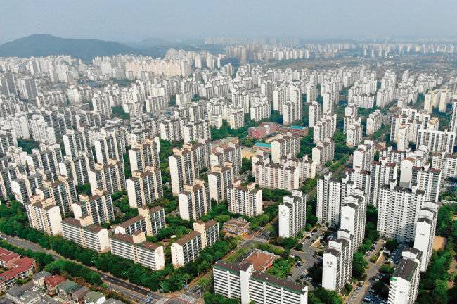 경기 고양시 일산신도시 아파트 단지 전경. 향후 국토교통부는 노후계획도시를 역세권 중심으로 정비할 방침이다. [뉴스1]