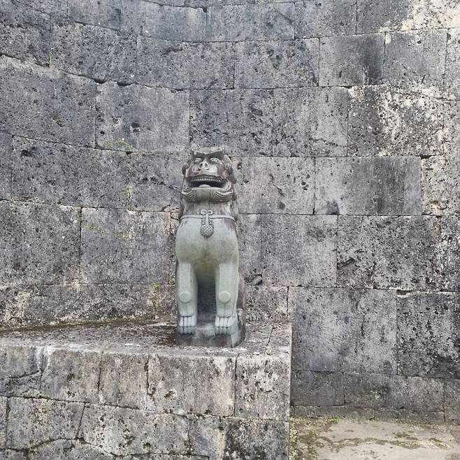 슈리성의 궁궐 시사.